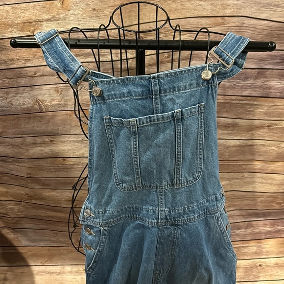 Gap classic denim overalls worn once perfect condition - Picture 2 of 3